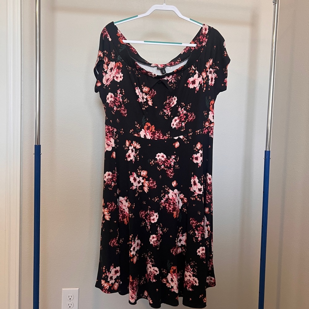 Floral Black and Pink Women's Dress Torrid 2 EUC